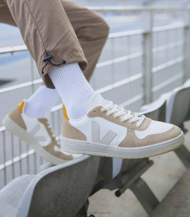 Schuhe VHJD69 Männer Veja V-10 chromfreies Leder, weiß, Sahara, Ouro